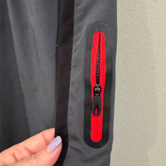 SPYDER ACTIVE MENS Lightweight  Shorts Gray Red Elastic Waist Pockets Medium - Picture 5 of 8